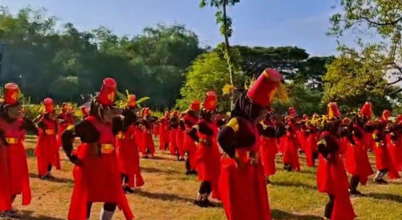 SMA-Negeri-1-Plupuh-Rayakan-Kebersamaan-Lewat-Tari-Sobrak-di-Pasar-Bahulak-Desa-Wisata