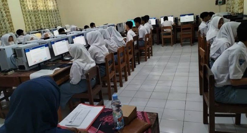 SMA-Negeri-1-Plupuh-Gelar-Tes-Kompetensi-Akademik-TKA-Berbasis-Komputer-untuk-Siswa-Kelas-XII
